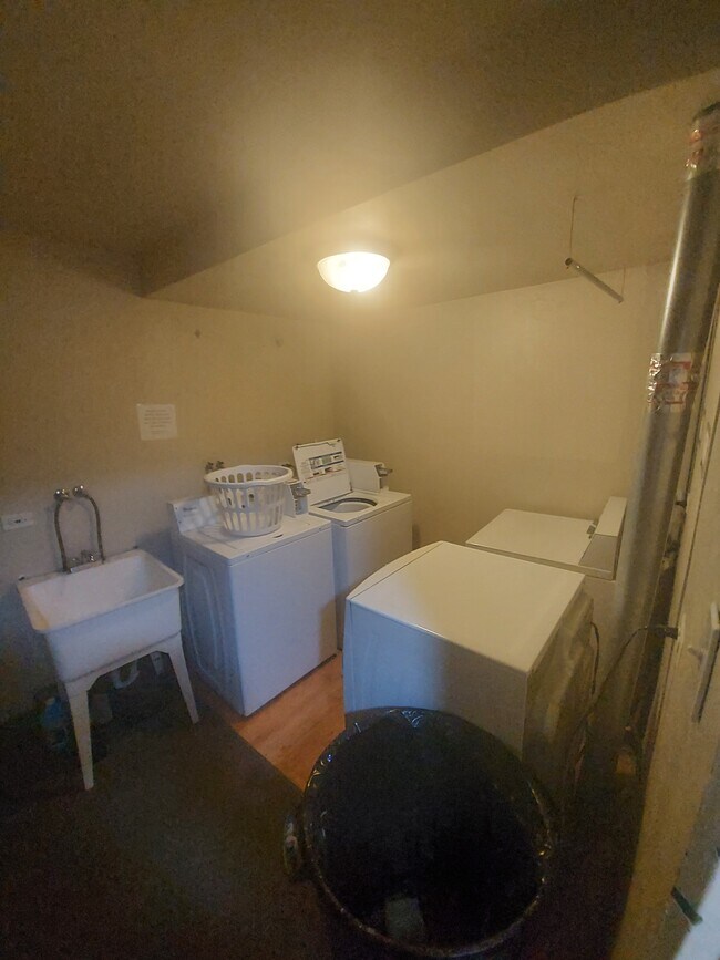Laundry - 656 N Logan St