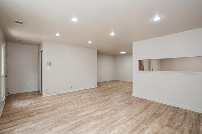 Building Photo - 16 Cypress St
