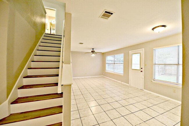 Building Photo - 12801 Margit Dr