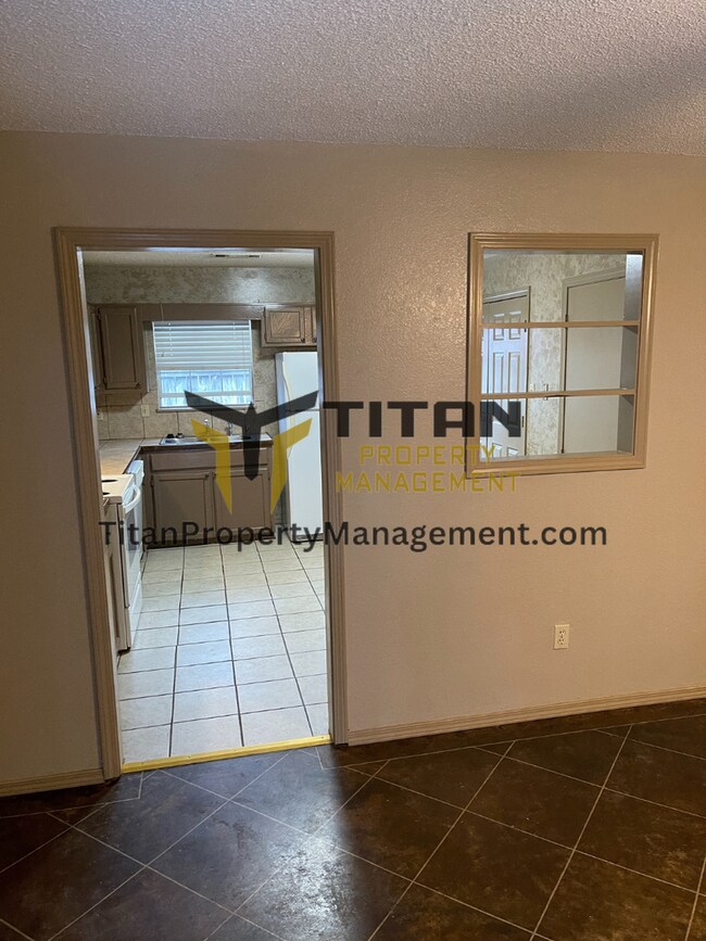 Foto del edificio - 2br/1.5 bath apartment