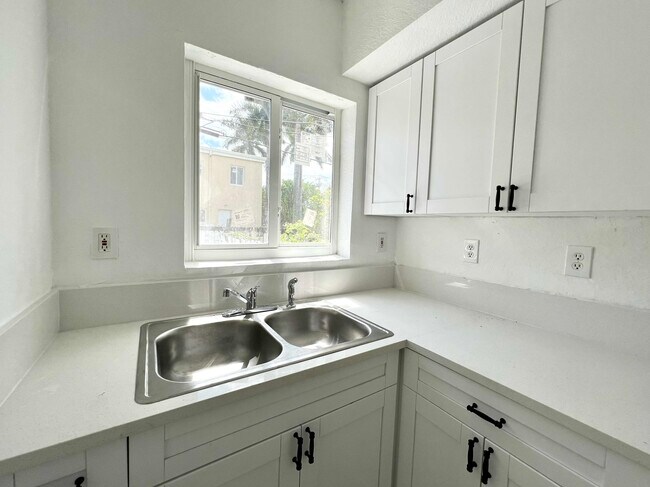 Foto del edificio - 444 NW 84th St