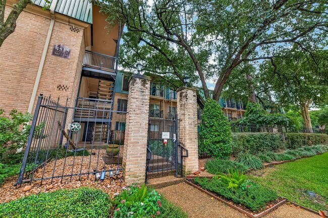 Foto del edificio - 4515 Briar Hollow Pl