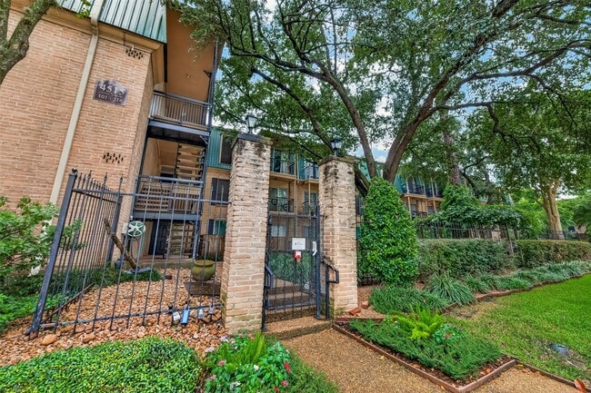 Building Photo - 4515 Briar Hollow Pl