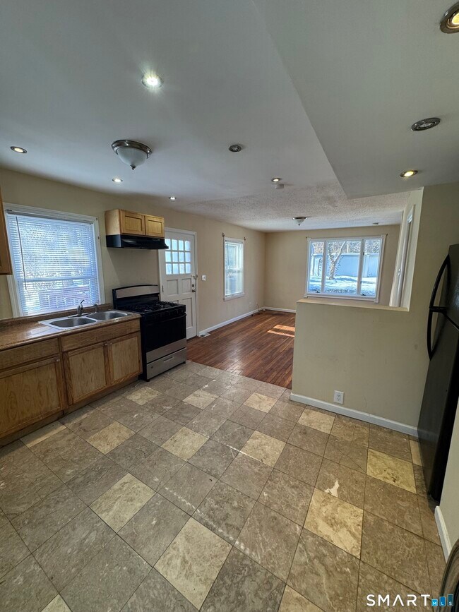 Building Photo - 117 Dupont Pl