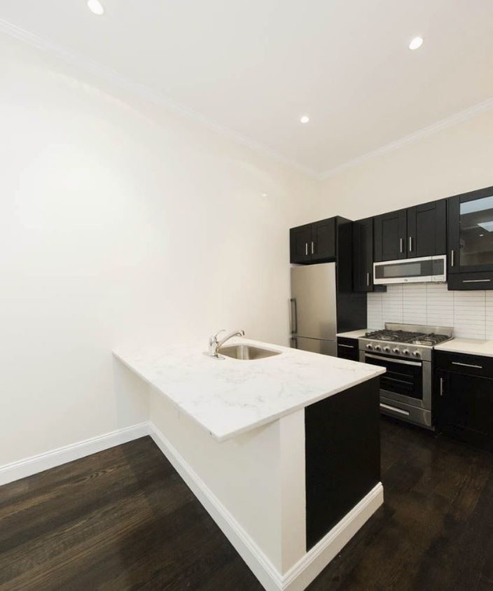 Foto principal - 106 Bedford Ave