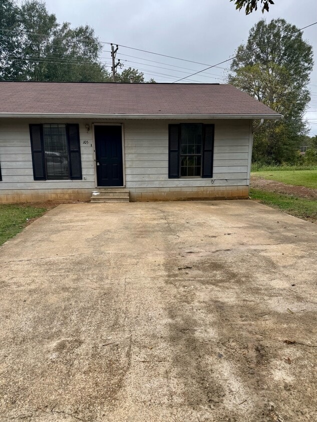 Foto principal - 105 Dorman Ave