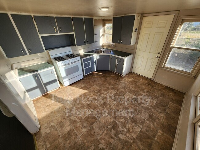 Foto del edificio - 102 W 7th