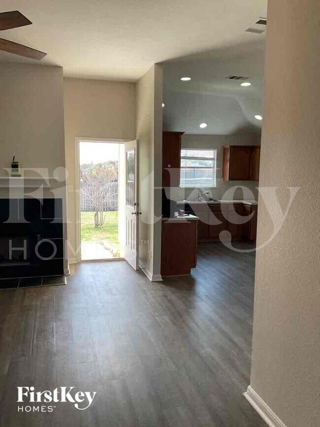 Foto del edificio - 8422 Cherisse Dr