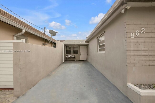 Building Photo - 862 W 79th St