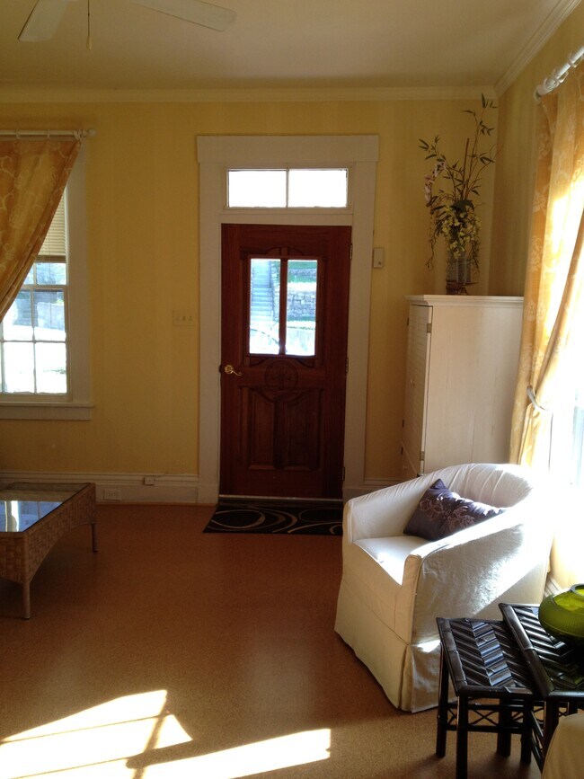 Living room - 519 Tusculum Ave