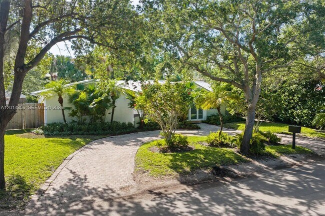 Foto del edificio - 512 Warren Ln