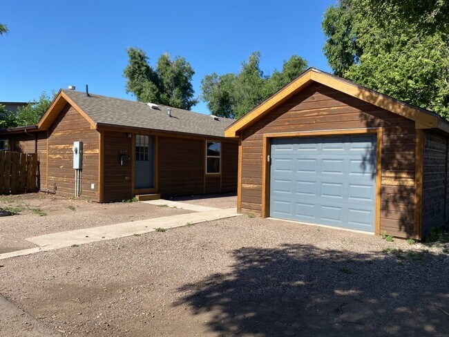 Foto del edificio - Updated Old Town 3 Bed 2 Bath Home w/ fenced yard and 1 car garage