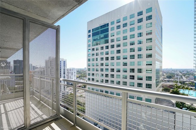 Building Photo - 1 br, 1 bath  - 690 SW 1st Ct Apt 2042