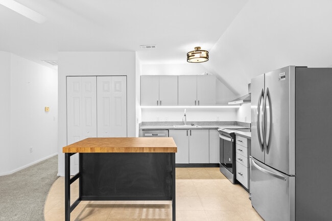 Building Photo - 4414 W Pine Blvd