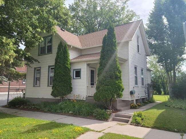 Building Photo - 1735 N 13th St