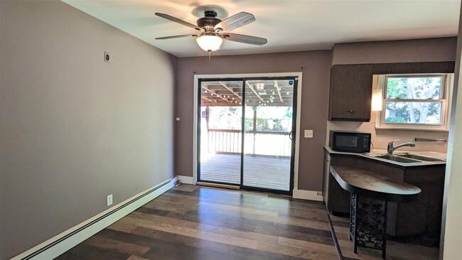 Building Photo - 3555 Chippewa Dr
