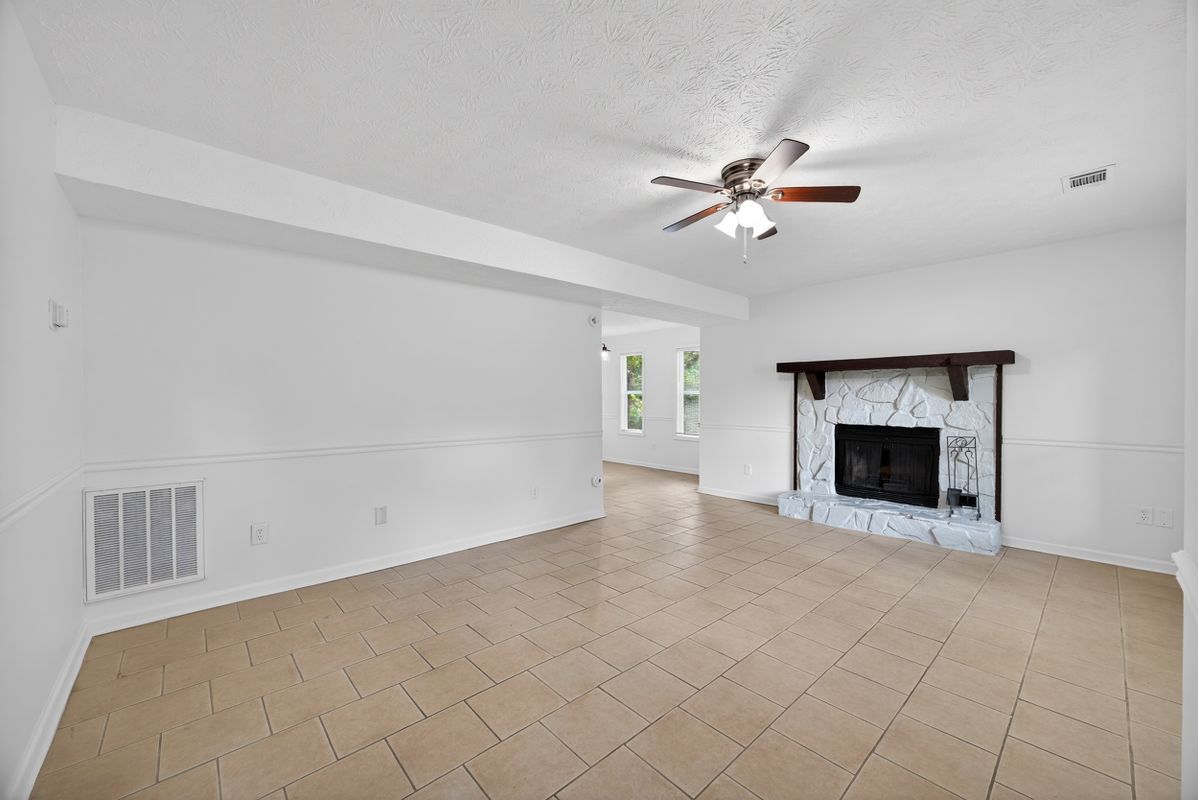 Foto del edificio - 6898 Babbling Brook Dr