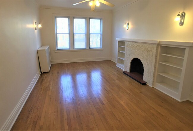 Building Photo - 3025 W Addison St
