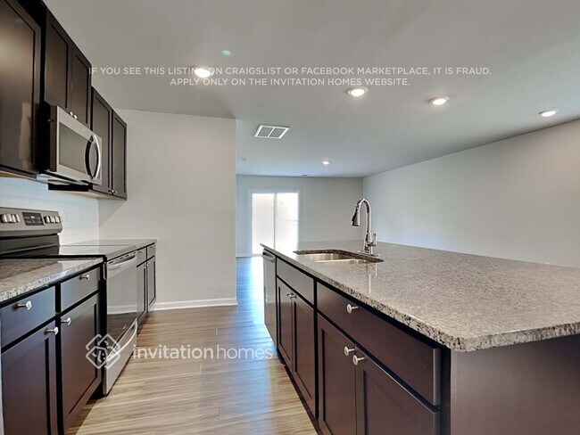 Foto del edificio - 7208 Olive Coast St