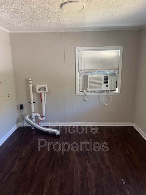 Foto del edificio - 535 Harper Rd