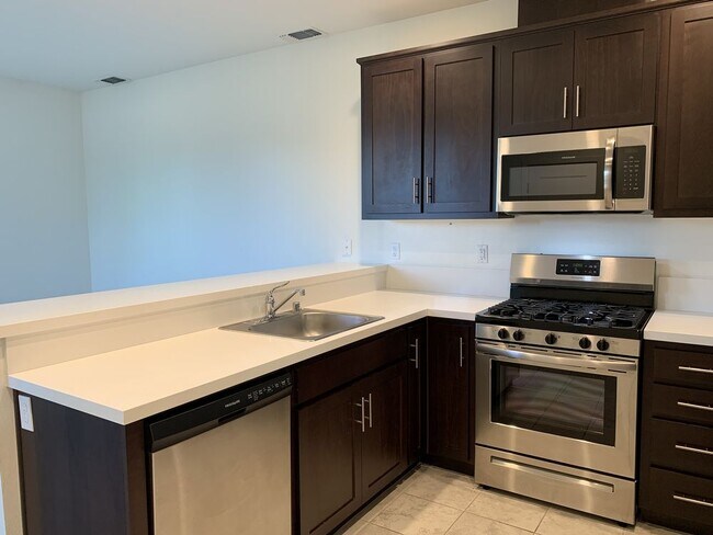 Building Photo - 4046 Alexander Dr