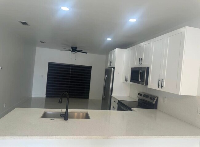 Foto del edificio - 1147 Gilbert Ave S