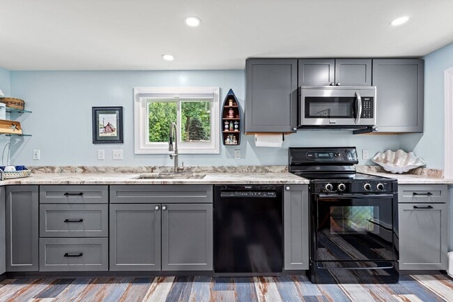 Building Photo - 31 Foote St