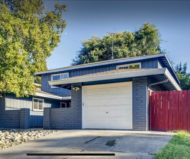 Building Photo - 2400 Northrop Ave