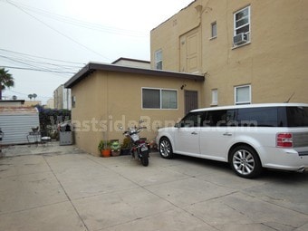 Building Photo - 413 N Stanley Ave