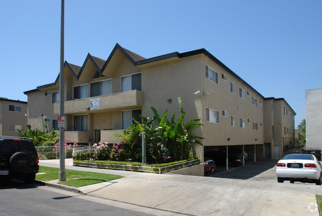 Building Photo - Point View Apartments