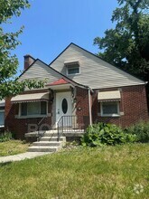 Building Photo - 1802 Bide A Wee Park Ave
