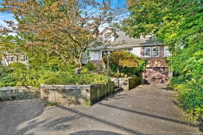 Building Photo - 228 Oakwood Rd