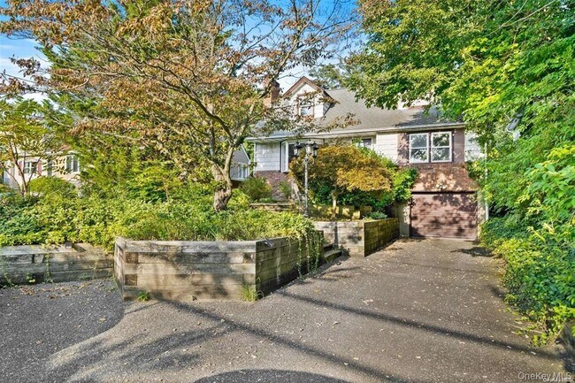 Foto del edificio - 228 Oakwood Rd