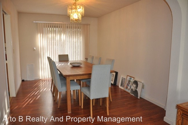 Building Photo - 422 Whisman Ct