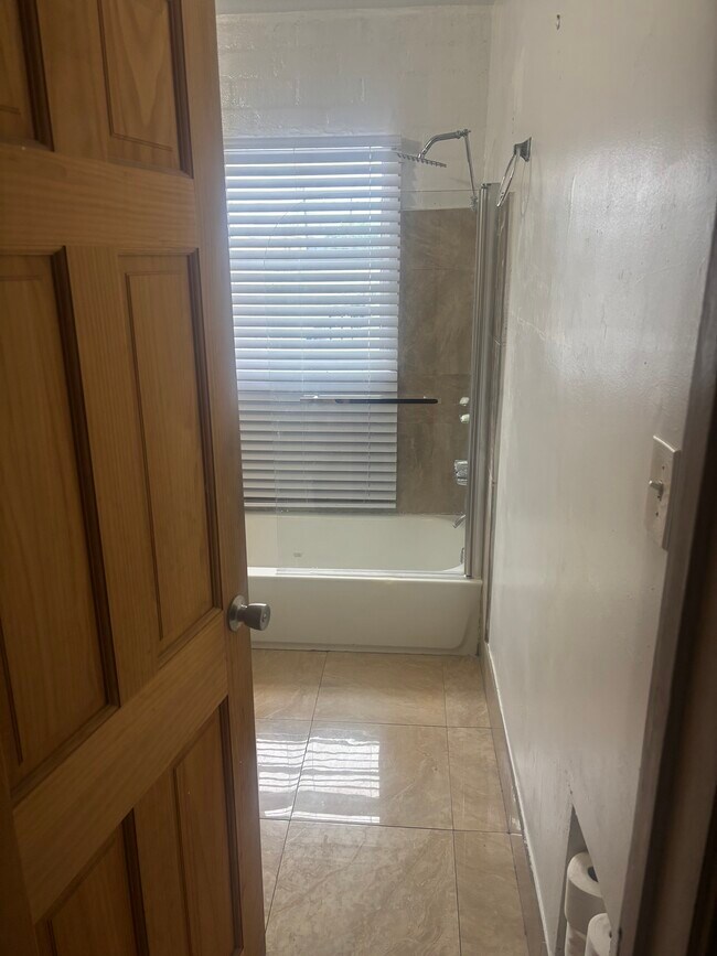 Foto del edificio - 2023 Cloverfield Blvd