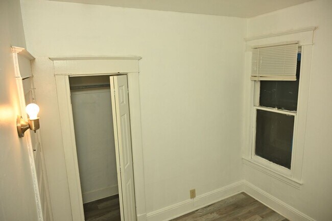 Foto del edificio - 65 N Manning Blvd