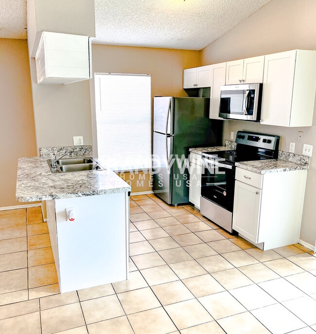 Building Photo - 3314 Lake Tiny Cir