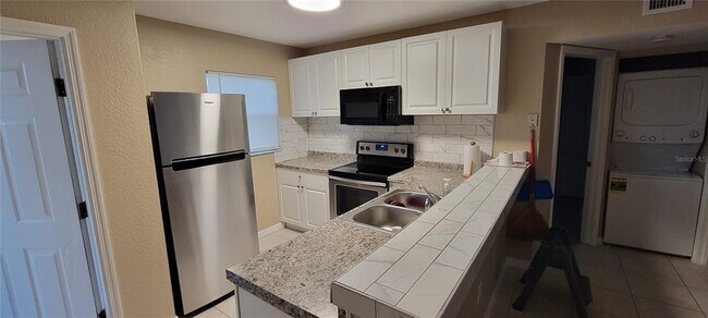 Building Photo - 25050 Sandhill Blvd