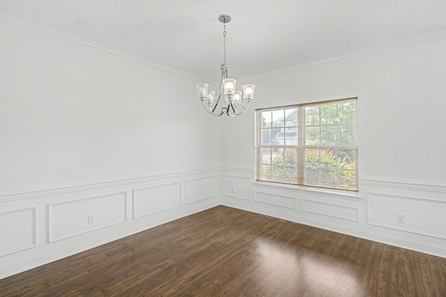 Building Photo - 390 Fairview Cir