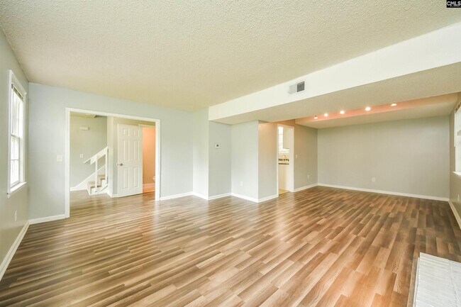 Foto del edificio - 30 Bedford Ct