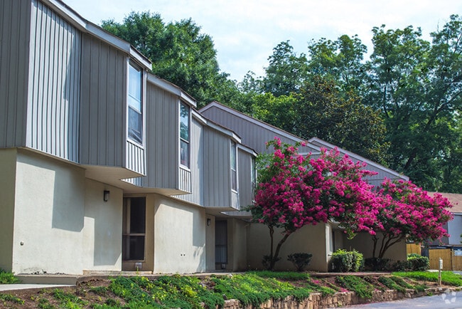 Building Photo - Clarkston Townhomes