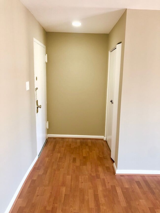 Building Photo - Lovely 2 Bedroom Condo in Beltsville!