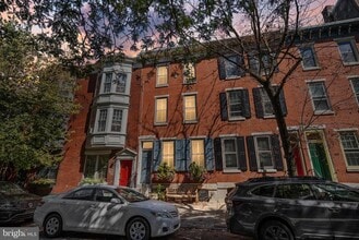 Building Photo - 2215 Pine St