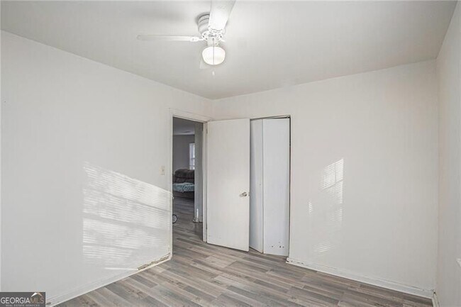 Foto del edificio - 5253 Brookdale Dr