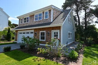 Building Photo - 5 Key Ct