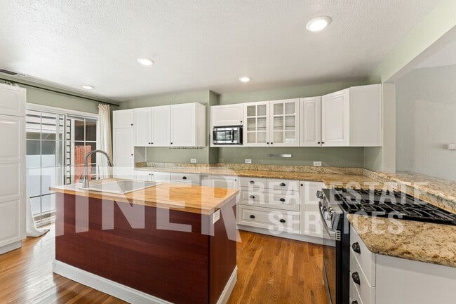 Building Photo - 705 Orange Grove Way