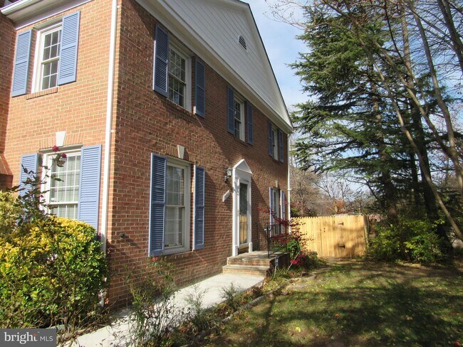 Foto del edificio - 7020 Bradwood Ct