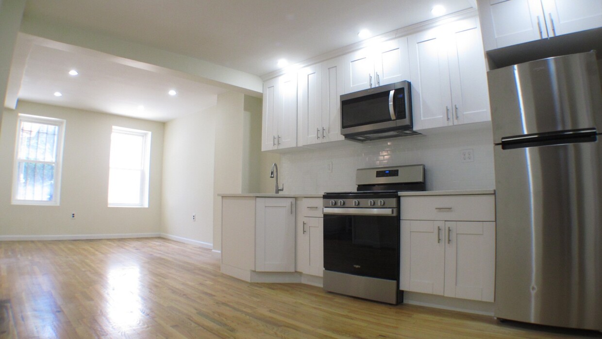 Primary Photo - Garden 1.5-Bed/1-Bth Renovated Bed (1+ Off...
