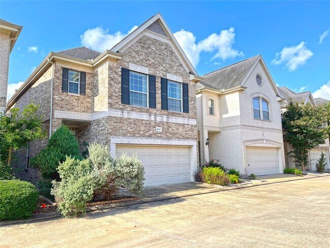 Foto del edificio - 10130 Holly Chase Dr