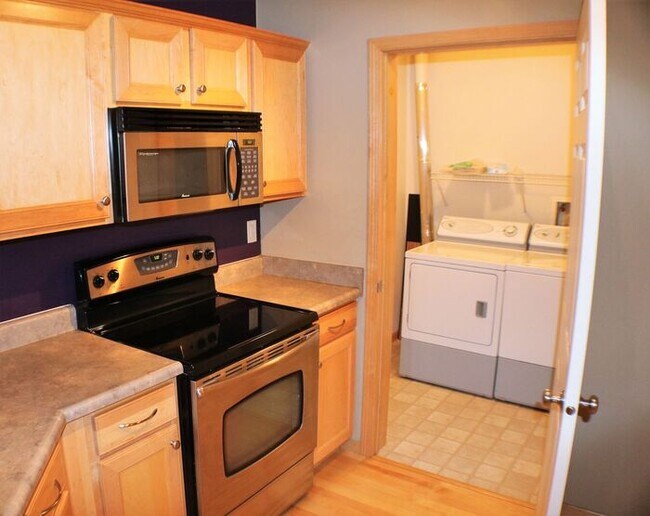 Foto del edificio - 2444 Cascade Ln